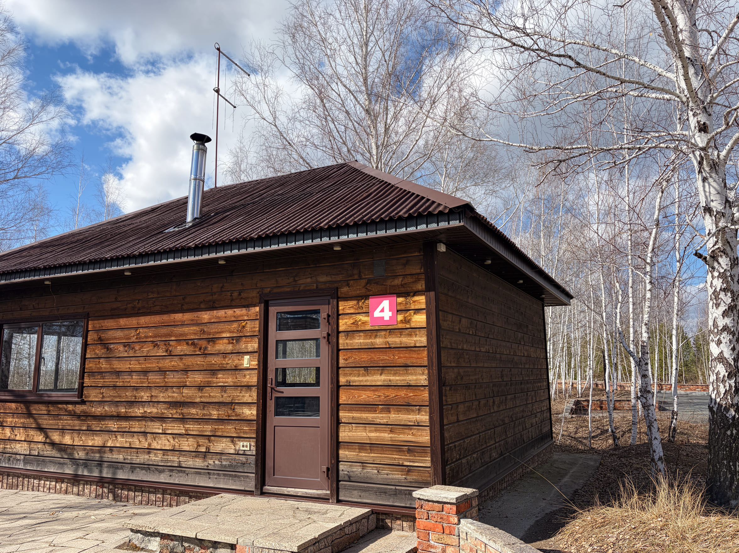 Мангальная зона в беседке на Бирюзовом озере